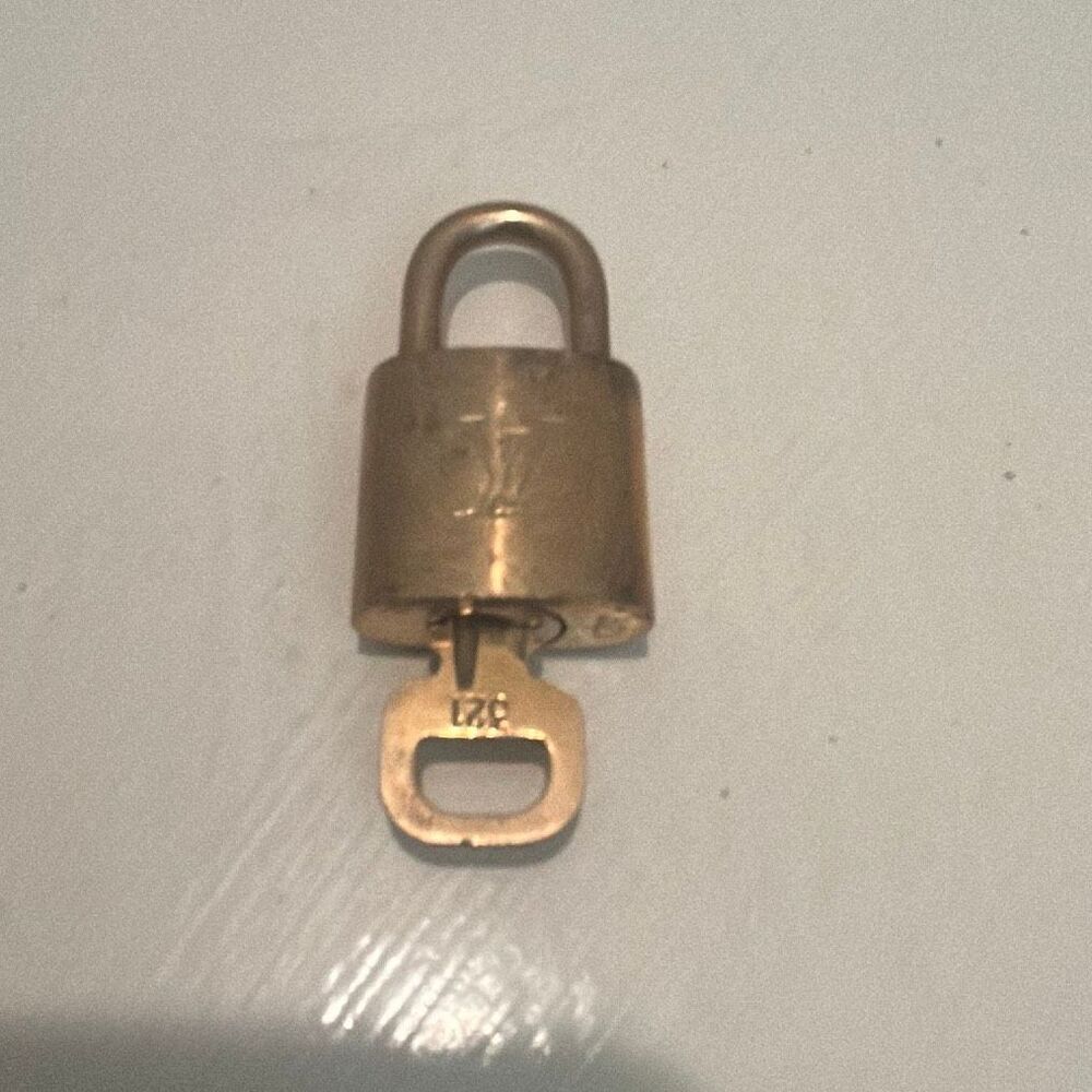 Louis Vuitton Paris Women's Padlock Lock & Key Gold Brass #321 Authentic LV